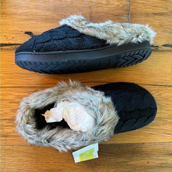 Ultra Ideas Black And Brown Fuzzy Slippers Size Large 9-10 NWT - Picture 1 of 4
